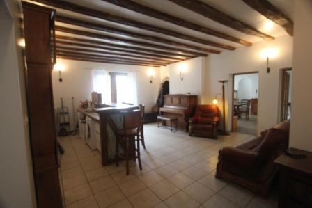 TOURAINE: entre Tours, Amboise et Blois, vente d'une ancienne auberge entièrement rénovée.