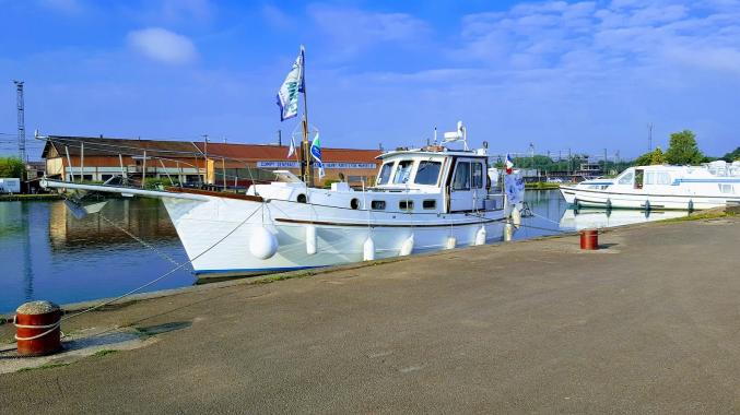 BATEAU FiFTY Koter Banjer 37