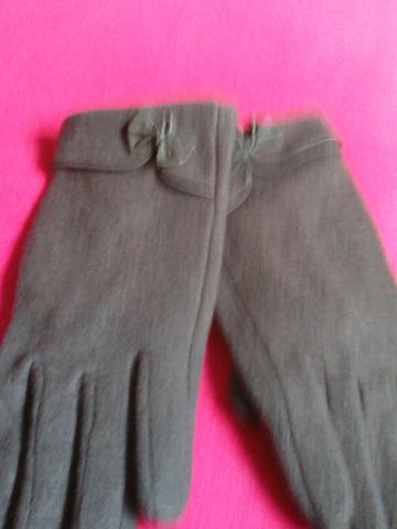 Jolie paire de gants neuve.