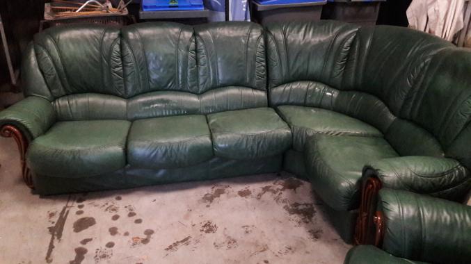 Vends canapé d'angle en cuir vert