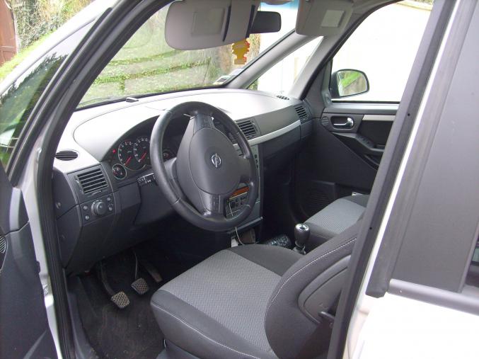 Monospace Opel Meriva 1.7 TDCI 125 fap excellent état.
