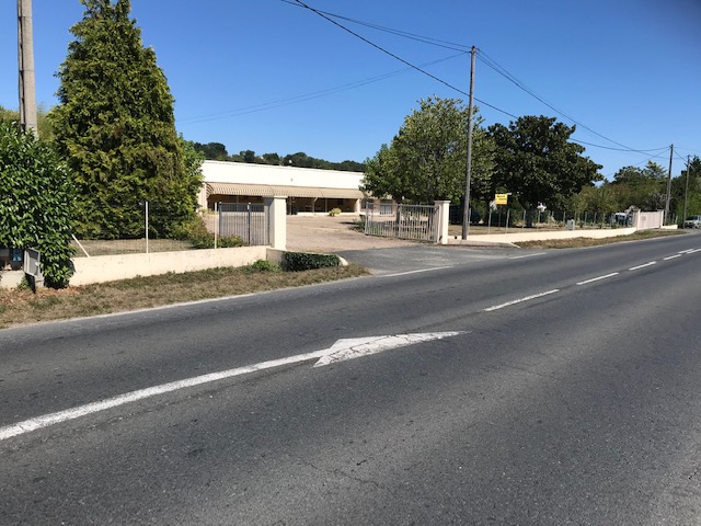 MAGASIN AVEC HABITATION