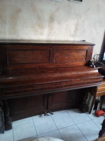 PIANO DROIT