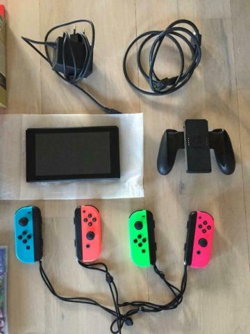 Je mets en vente ma console Nintendo switch édition Pokémon let's go Evoli
