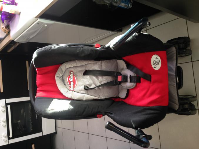 Poussette avec nacelle et cosy