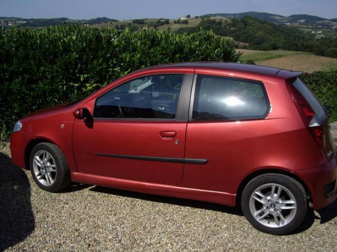Fiat rouge foncé à vendre 
