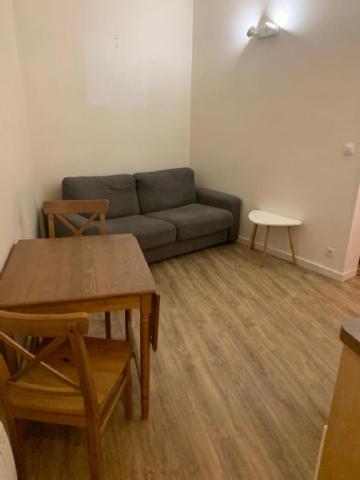 Logement Deux pièces de 40m² au 14 Rue de l'École Polytechnique 75005 Paris, France