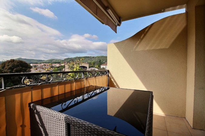 T3 ENTIEREMENT MEUBLE ETAT NEUF