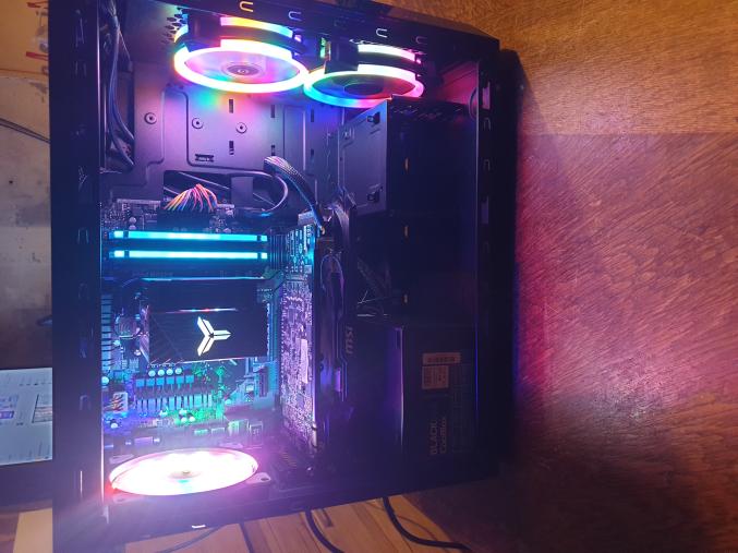Pc tour coolermaster noir / blanc rgb