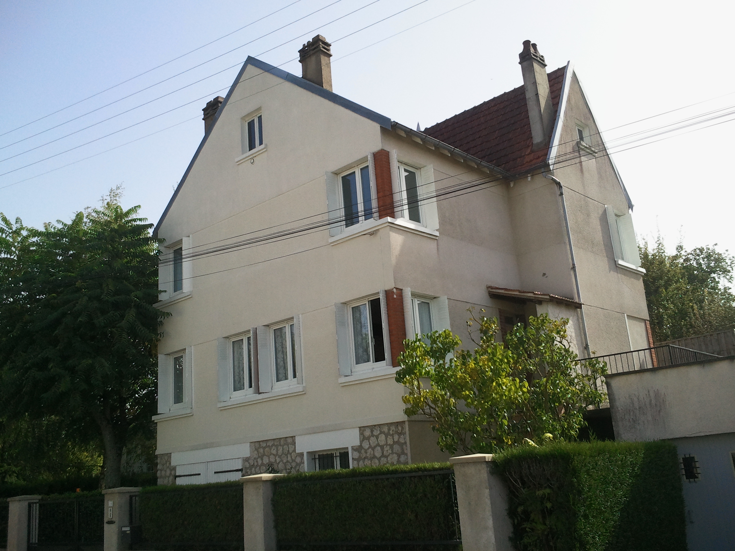 Maison avec jardin arboré