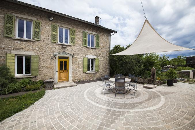 Maison pierre isle crémieu