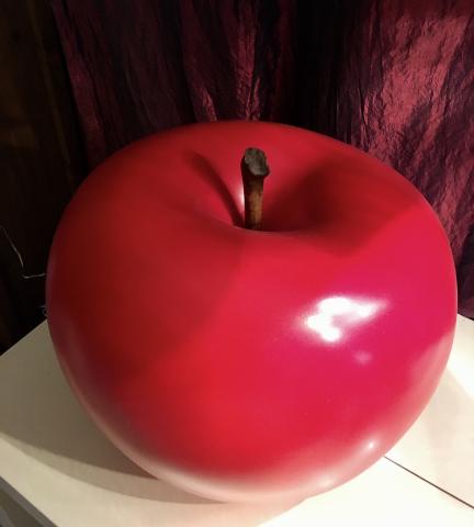 Ligne Roset: Pomme sculpture