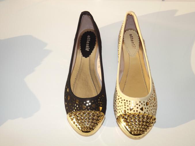 Chaussures femme plat ballerines Noires Ajourées Dorées avec Bout plaque Doré