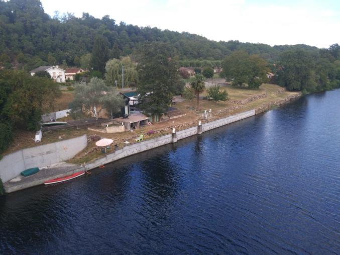 MAISON+3000M2 BORD RIVIERE ET CANAL