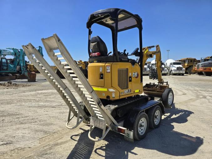 Mini Pelle Caterpillar 301.7CR 1,8 T + 3 godets + Remorque