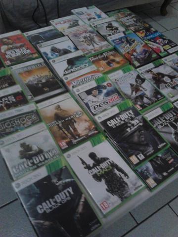 Xbox 360, 2 mannettes , 35-40 jeux , kinect ..