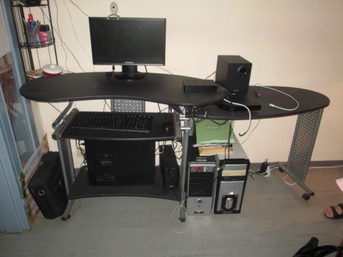 Bureau d'angle informatique