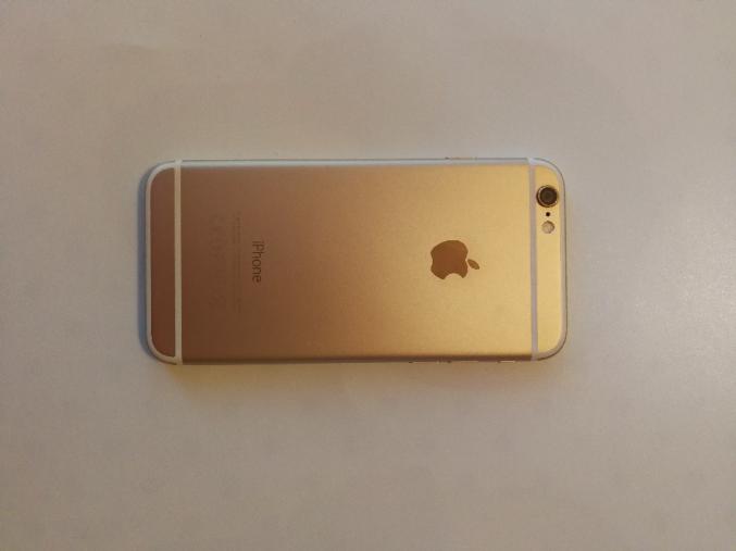 IPhone 6 Gold + 6 coques