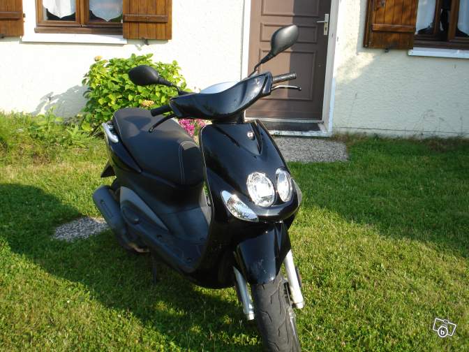Scooter ovetto noir mbk 2 roues