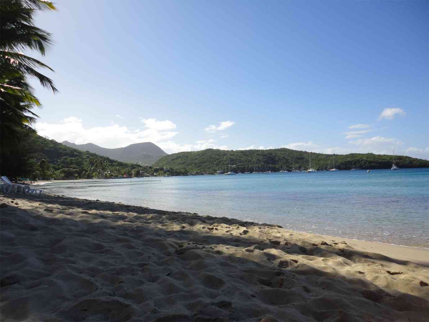 Maison à Grande Anse, vue Caraïbe, plage à 60m.