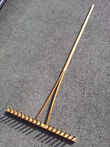 Fourche à foin en bois