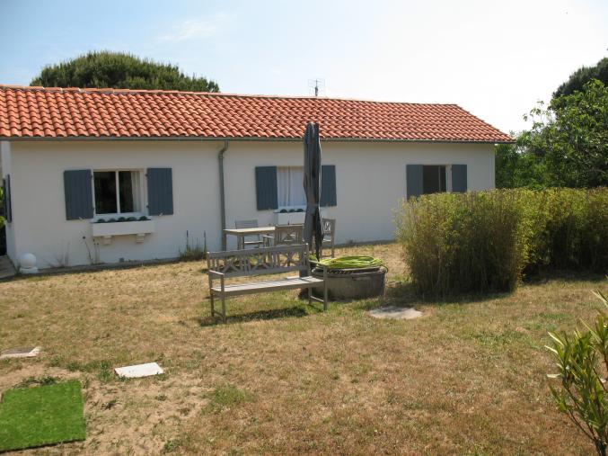 Maison de charme au milieu teraain clos