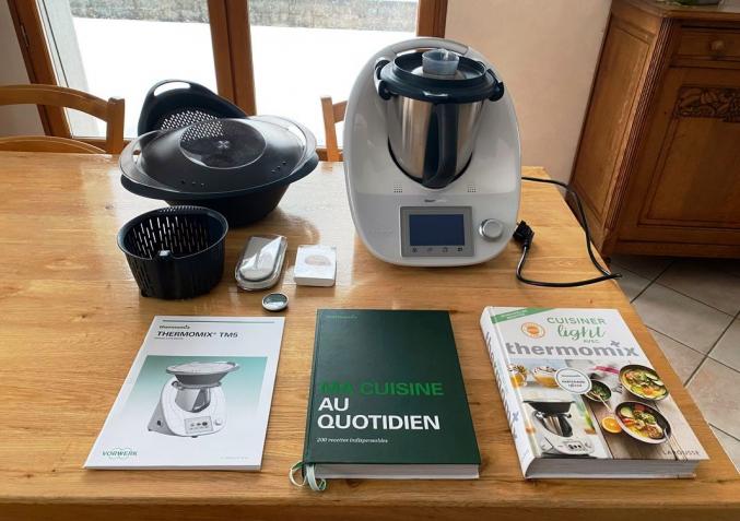 Thermomix TM5 connecter Avec accessoires d'origine et clé de cuisson