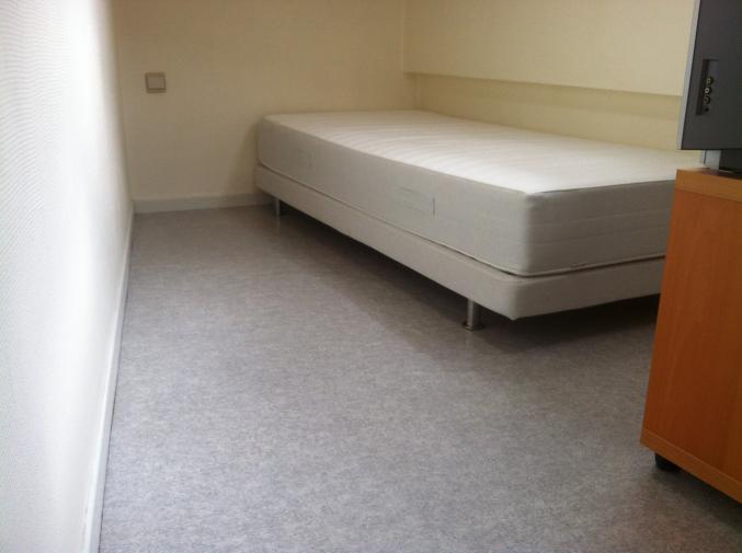 Meuble rangement, table, 4 tabourets, lit, matelas (IKEA)