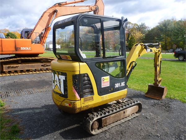 Mini pelle Caterpillar 301.8C 