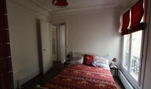 Une chambre meublée de 25 m² dans une maison