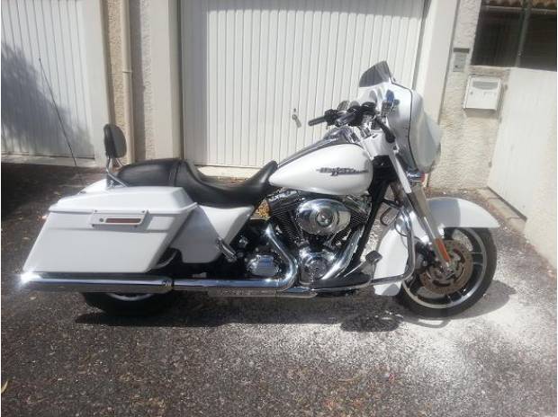 Moto HARLEY DAVIDSON Street-Glide