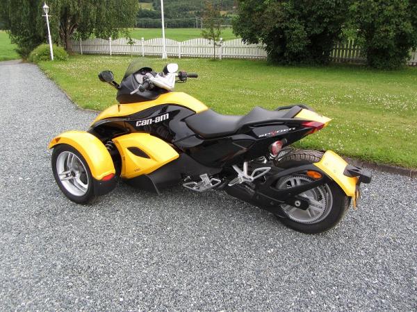 Moto CAN AM SPYDER