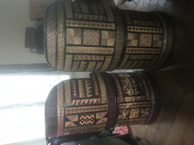 Lot de deux fauteuils artisanat africain