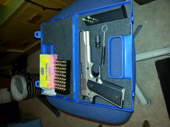 Arme pistolet 1911 Chromé à blanc+ cartouches