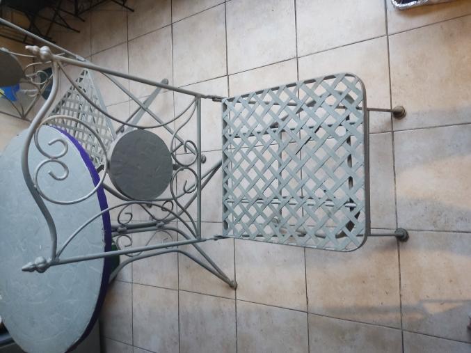 Table fer forgé avec 2 chaises