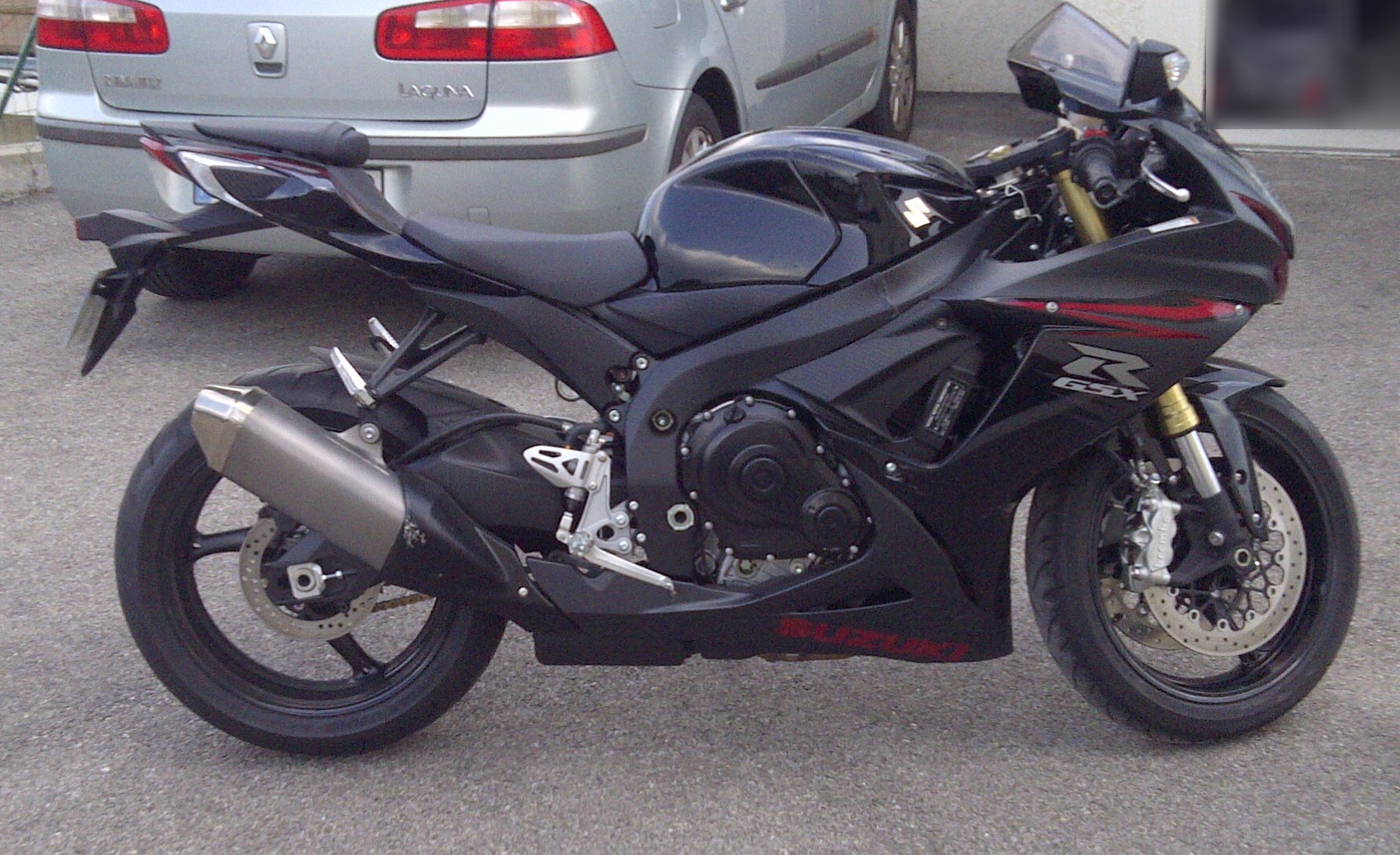 A SAISIR GSXR 750 noire neuve 172 km 1ère main