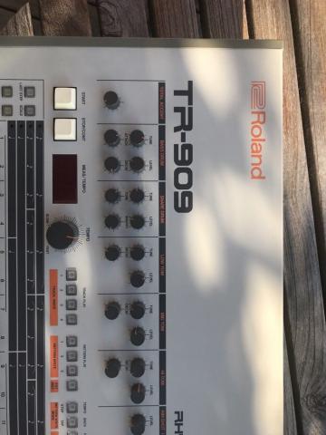 Roland TR - 909