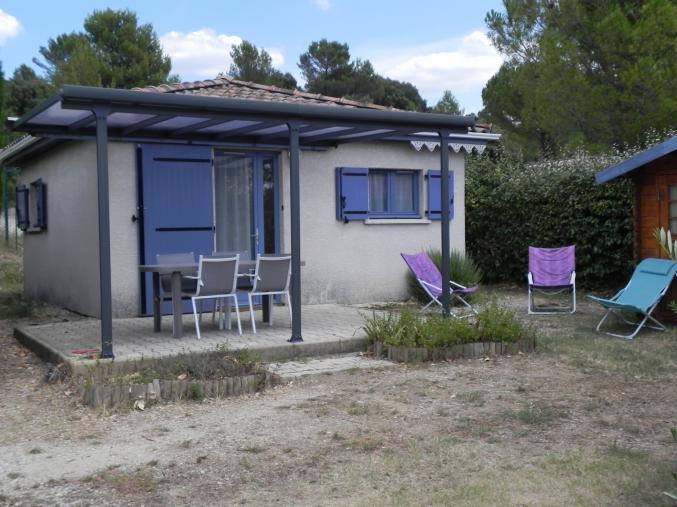 Petite villa meublée terrain calme nature piscine