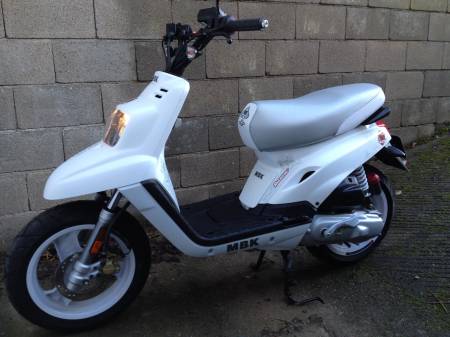 SCOOTER MBK booster 13p naked blanc