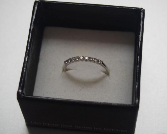 Alliance en or blanc et diamant