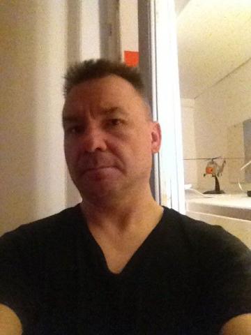 Homme de compagnie pour femme