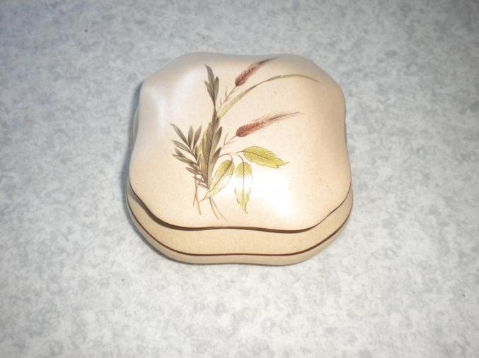 Boîte à bijoux en grès fleuri