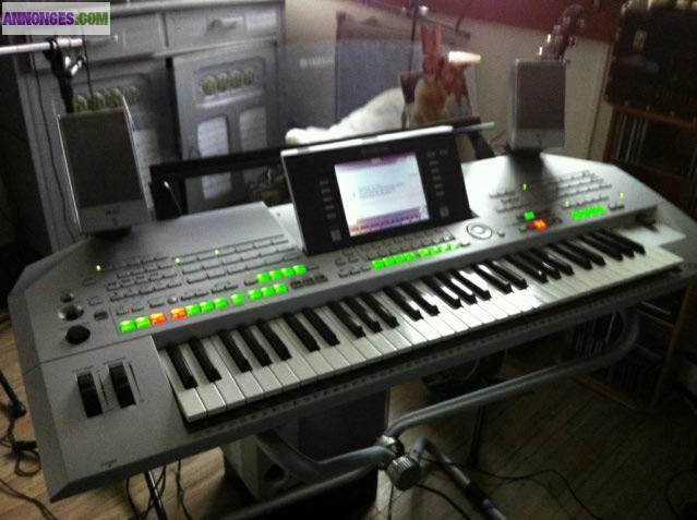 SUPERBE CLAVIER YAMAHA TYROS2