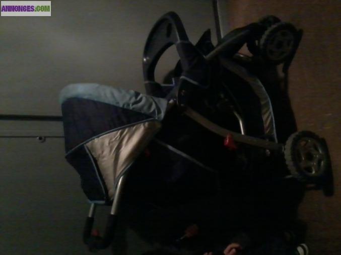 Poussette quasi neuve