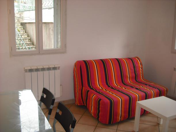 Nîmes - Petite maison style mazet