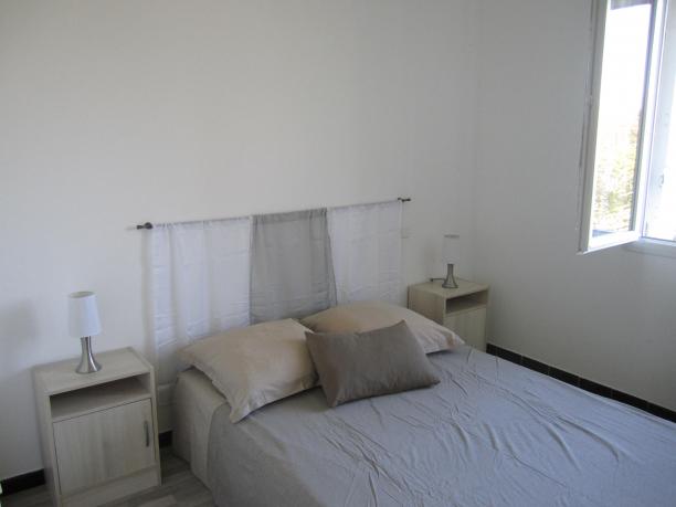 Saint-Laurent-de-Carnols - Chambre au milieu des vignobles