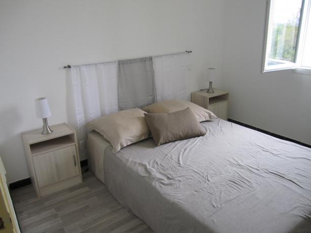 Saint-Laurent-de-Carnols - Chambre au milieu des vignobles