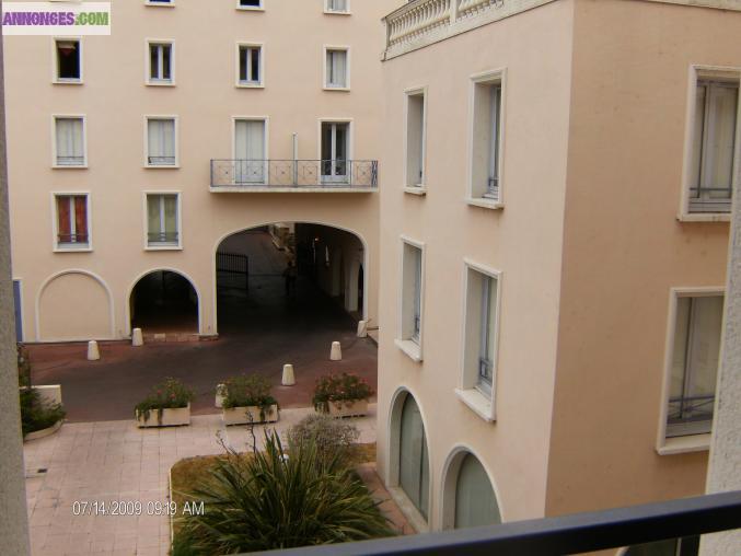 PARTICULIER loue joli STUDIO avec PARKING en sous-sol, Quartier St-Michel à TOULOUSE.