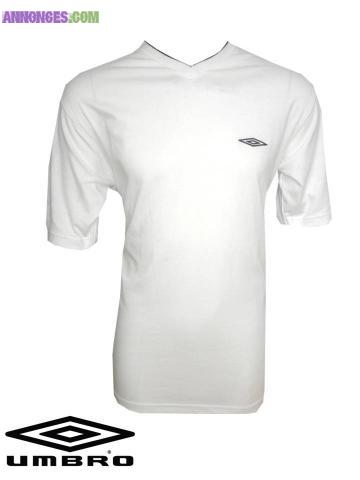 T-shirts Umbro col en V 5,00€ taille " L "
