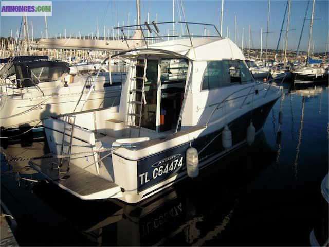 Vedette habitable Antarès Série 9 état exc. (2006),  9.18 x 3.10 m, place dispo